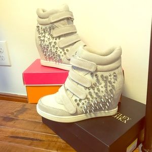 Platform wedge studded kicks